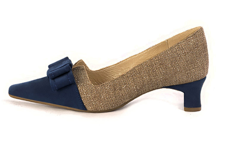 Navy blue and caramel brown women's dress pumps, with a knot on the front. Tapered toe. Low kitten heels. Profile view - Florence KOOIJMAN